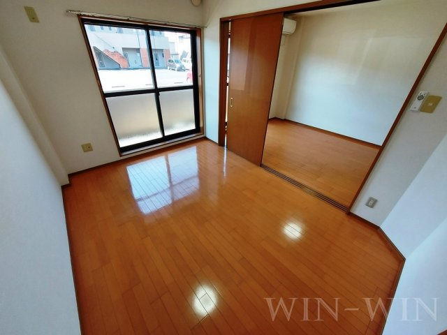 ブロードタウン神野 B棟の寝室