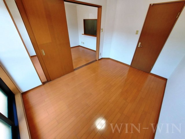 ブロードタウン神野 B棟の寝室