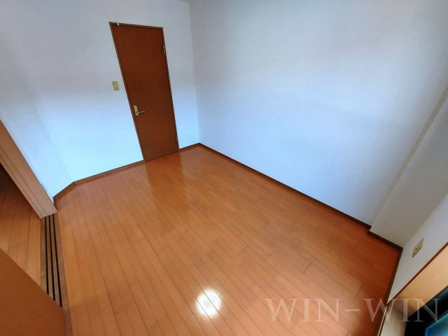 ブロードタウン神野 B棟の寝室