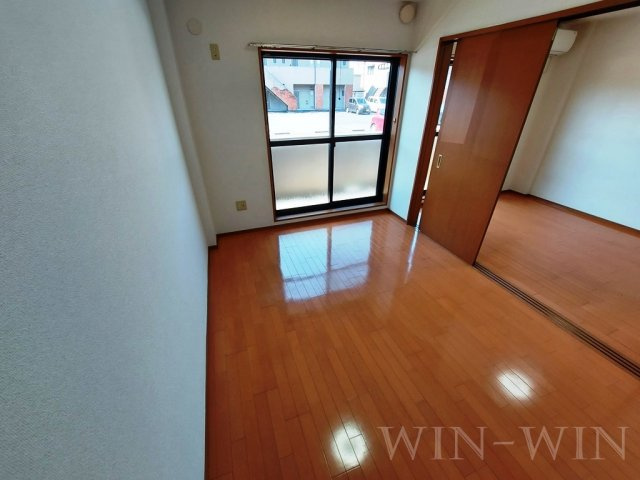 ブロードタウン神野 B棟の寝室