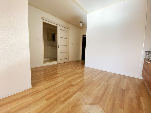 第1山田マンションの居間・リビング|別号室の参考写真です。