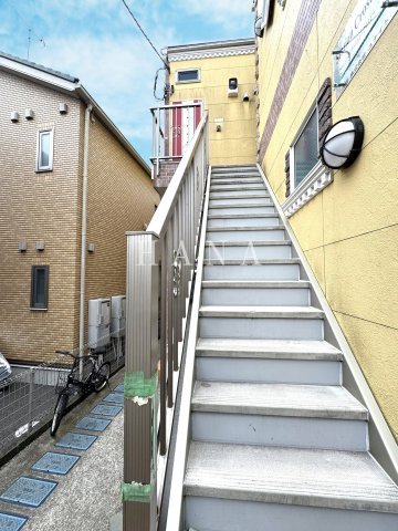 ユナイト小机 ステーションクロスビーのエントランス