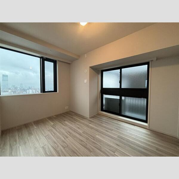 グランドメゾン大阪上本町の洋室