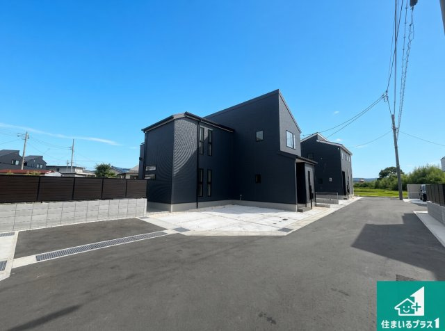 神戸市北区道場町日下部　第1期　新築一戸建ての前面道路含む現地写真|周辺は閑静な住宅街！前面道路広々で車の出し入れも便利です。駐車が苦手な方でも安心して車庫入れできます！