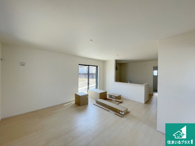 神戸市北区道場町日下部　第1期　新築一戸建ての居間・リビング|シンプルなリビングは、観葉植物等のインテリアを楽しめますね！パパ好みにも、ママ好みにも家具次第で雰囲気を変えることができます！