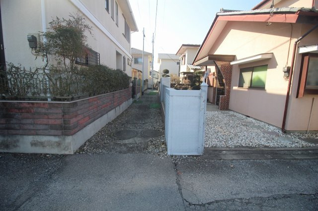 小山市若木町1丁目の外観|南東側との境界部分（2026年2月撮影）