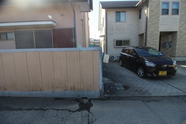 小山市若木町1丁目の外観|北西側との境界部分（2026年2月撮影）