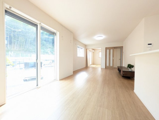 【居間・リビング】 | 大津市真野1丁目34-27　中古戸建