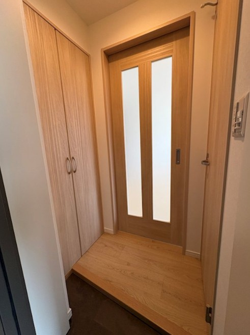 スワンクロスビルの玄関