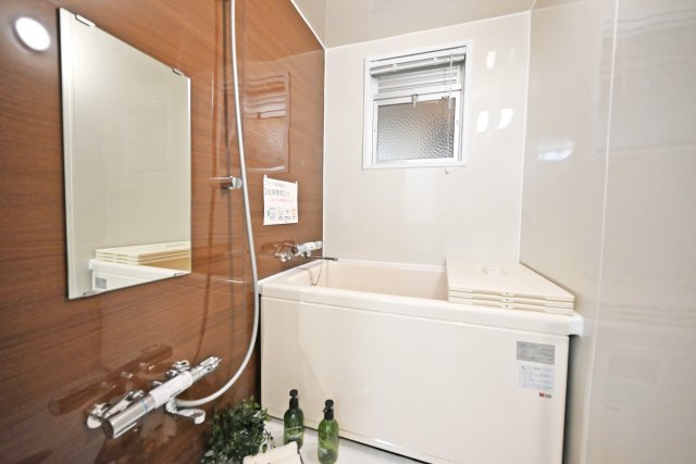 グランドハイツ甲陽園の浴室|気になるお風呂もフル改装済みです。一日の疲れをここでゆっくりと癒した後はぐっすり眠れそうです。