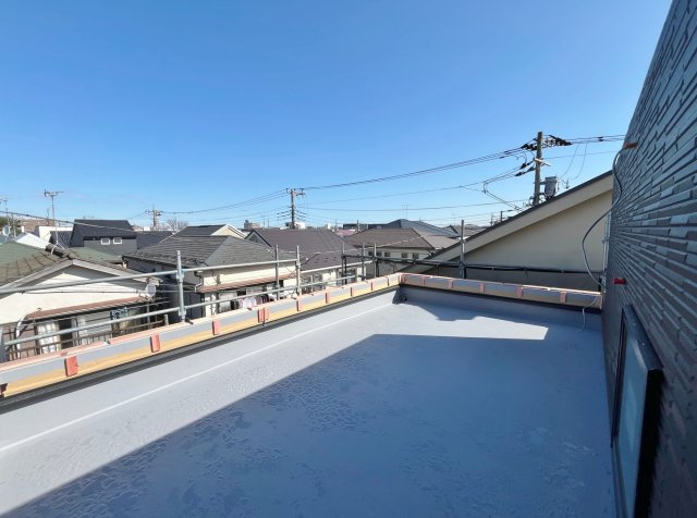 練馬区早宮1丁目 限定1棟のバルコニー|広々とたルーフバルコニー(建築中)
使い方は色々・・アウトドアリビングや趣味のガーデニングなど多目的にお使い頂けます