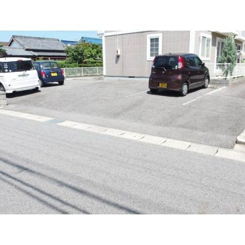 アンセートル城屋敷Ｂの駐車場