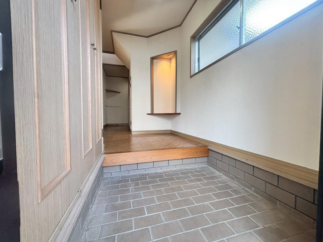 鳥取市下坂本中古戸建の玄関