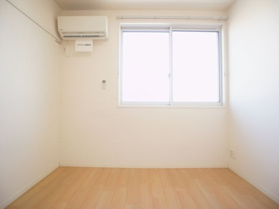 【寝室】 | グラフィアスⅠ | 快適に過ごせるエアコンが付いています♪