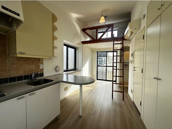 ローズガーデン駒沢　最上階　南向き　ロフト付きの居間・リビング