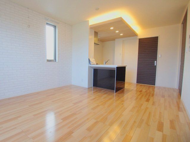 クオーレ大町東 A棟の居間・リビング