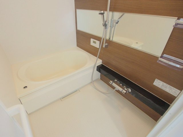 クオーレ大町東 A棟の浴室