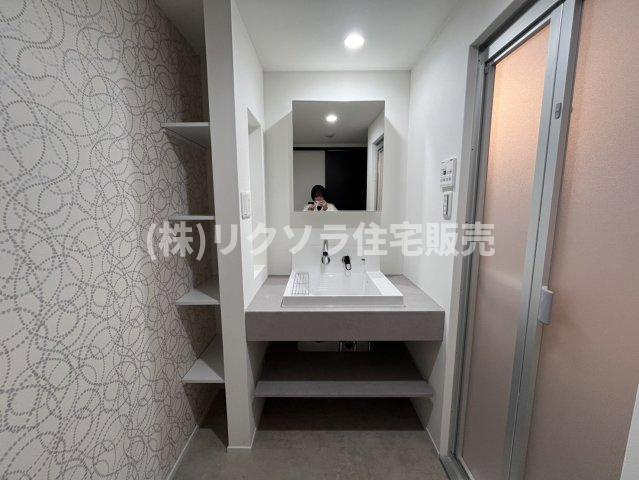 ひらかた北山アミスタ2号棟の独立洗面台|造作洗面台
■物件内覧・資金計画相談・住宅ローン相談、リフォーム相談、お問合せ受付中■
※当日・翌日のご内覧、ご相談はお電話でのお問合せがスムーズです！