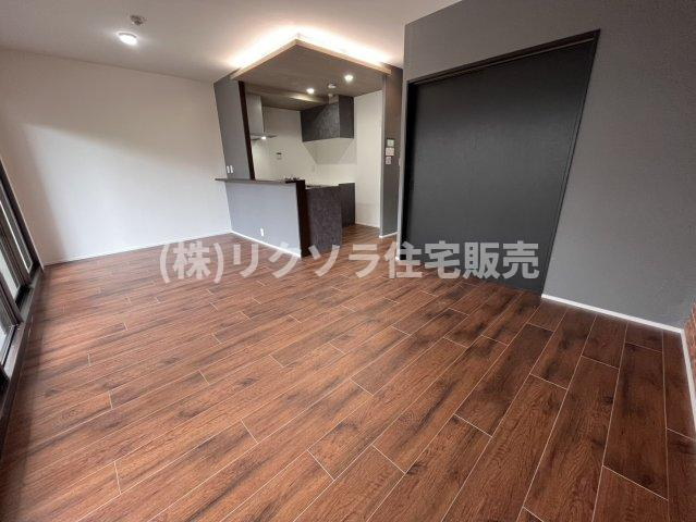 ひらかた北山アミスタ2号棟の居間・リビング|LDK16.5帖
■物件内覧・資金計画相談・住宅ローン相談、リフォーム相談、お問合せ受付中■
※当日・翌日のご内覧、ご相談はお電話でのお問合せがスムーズです！