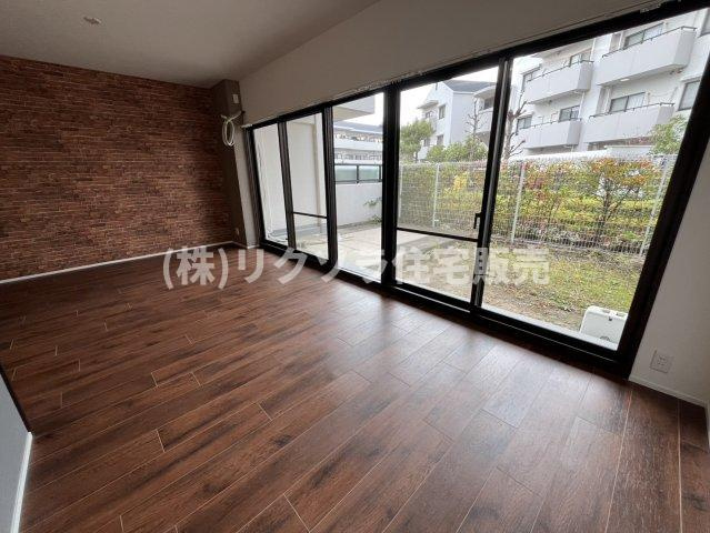 ひらかた北山アミスタ2号棟の居間・リビング|LDK16.5帖
■物件内覧・資金計画相談・住宅ローン相談、リフォーム相談、お問合せ受付中■
※当日・翌日のご内覧、ご相談はお電話でのお問合せがスムーズです！