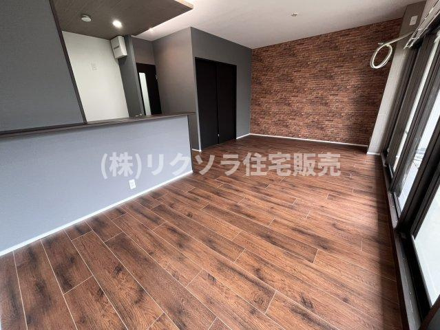 ひらかた北山アミスタ2号棟の居間・リビング|LDK16.5帖
■物件内覧・資金計画相談・住宅ローン相談、リフォーム相談、お問合せ受付中■
※当日・翌日のご内覧、ご相談はお電話でのお問合せがスムーズです！