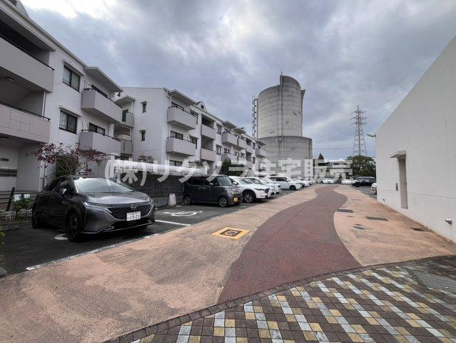 ひらかた北山アミスタ2号棟の駐車場|■物件内覧・資金計画相談・住宅ローン相談、リフォーム相談、お問合せ受付中■
※当日・翌日のご内覧、ご相談はお電話でのお問合せがスムーズです！