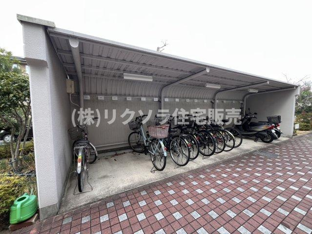 ひらかた北山アミスタ2号棟の駐輪場|■物件内覧・資金計画相談・住宅ローン相談、リフォーム相談、お問合せ受付中■
※当日・翌日のご内覧、ご相談はお電話でのお問合せがスムーズです！