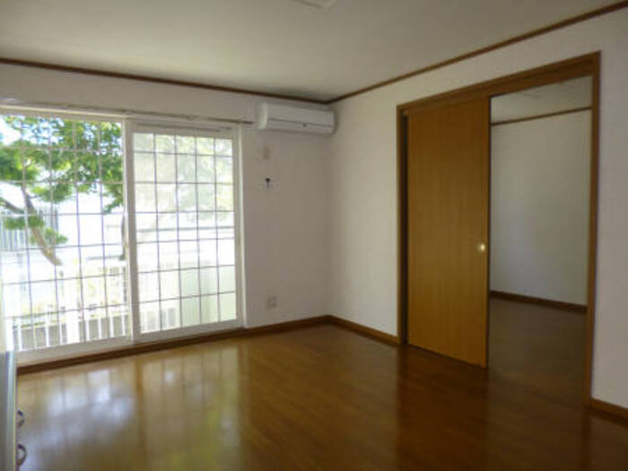 サンライズ２の居間・リビング