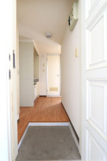 【玄関】 | Sun lit house | シューズボックスも付いています。