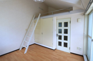 【内装】 | Sun lit house