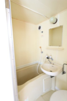 【浴室】 | Sun lit house