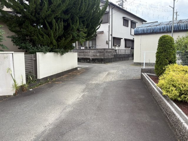 売中古戸建　焼津市三ケ名の前面道路含む現地写真