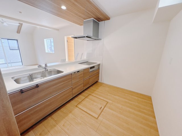 宇都宮市花房3丁目 2期 全2棟のキッチン|〇1号棟〇
対面式システムキッチンは、料理をしながら会話も楽しめます。家族とのつながりを感じられる心地よい空間になります。
※2025年12月撮影
