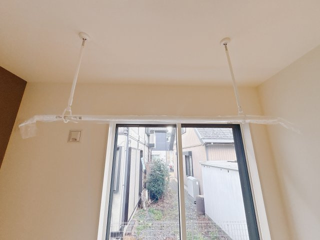 宇都宮市花房3丁目 2期 全2棟の洋室|〇2号棟 6帖洋室〇
収納力のあるWICが備わった洋室。季節の衣類や生活用品もまとめてしまえて、片付けがラクになる嬉しい空間です。
※2025年12月撮影