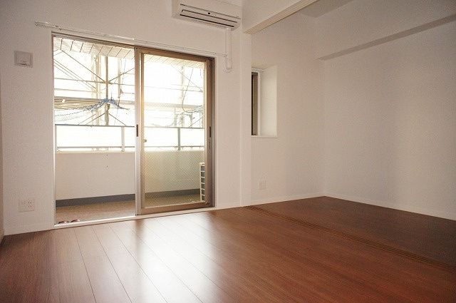 新品家具付きマンション薬院11(KaGood福岡)の居間・リビング