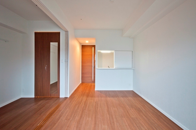 新品家具付きマンション薬院11(KaGood福岡)の居間・リビング