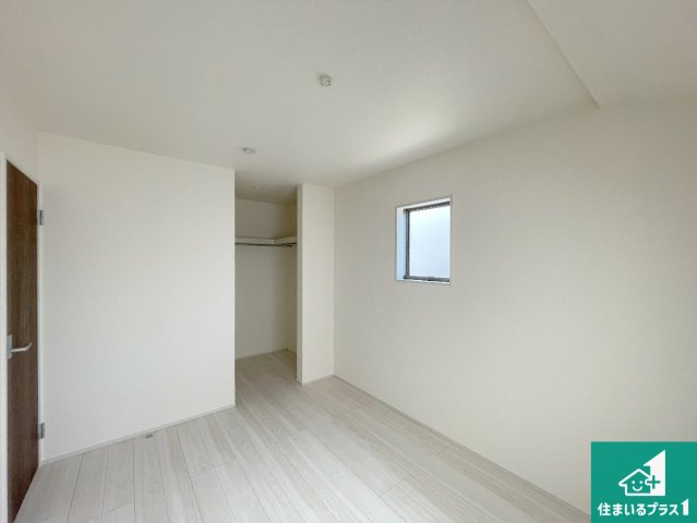 ■神戸市北区道場町日下部　第1期　新築一戸建ての洋室|ウォークインクローゼット付きで生活スペースもスッキリできます。各居室にも収納がありますので、お子様の衣類やおもちゃなどもしっかり収納できます。