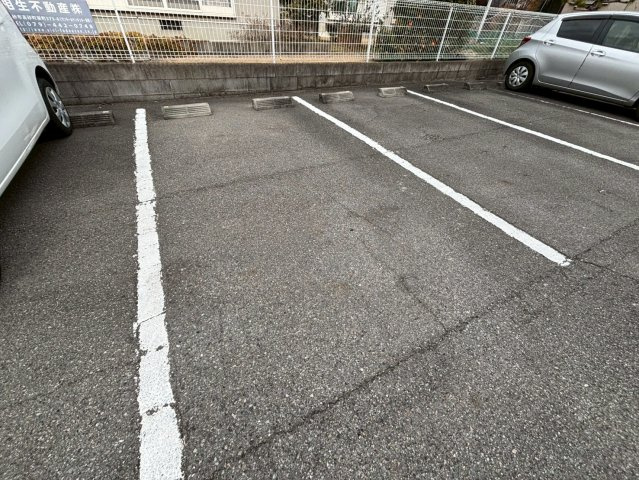 シュッド・エトワールの駐車場