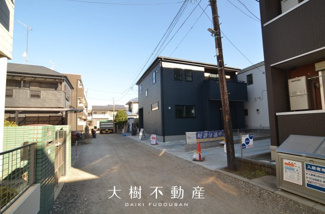 【前面道路含む現地写真】