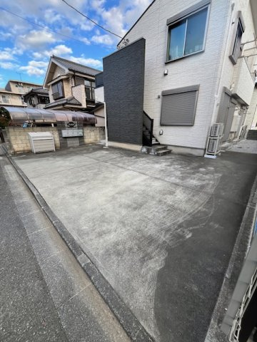 フラットCoCoの駐車場