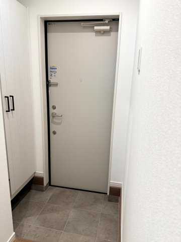 ルナ大久保駅前の玄関