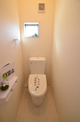 【トイレ】 | 海老名市国分南3丁目 新築戸建て 全3棟【仲介手数料無料】 | 2階