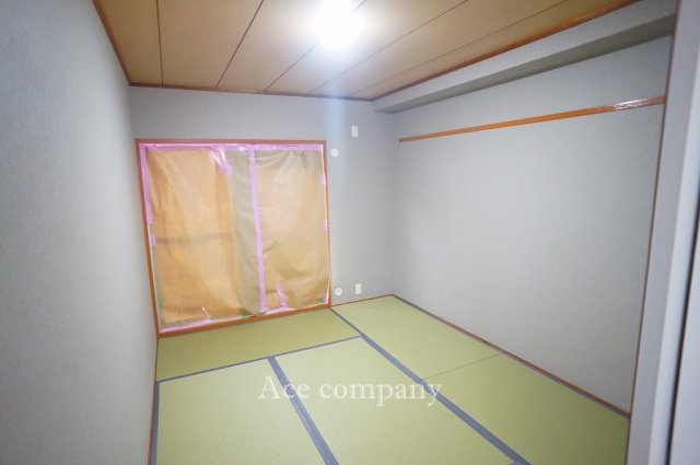 【寝室】 | ハイマート弥刀弐番館 | 【和室6帖】バルコニーに面した和室☆畳交換済みです☆