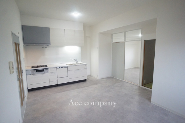 【居間・リビング】 | ハイマート弥刀弐番館 | 【LDK：約11.75帖】クロス貼替え、床材張替え、水廻り設備新調済みです☆