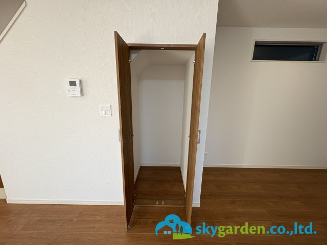 茅ヶ崎市香川4丁目　新築戸建　全3棟3号棟の収納|階段下を利用した就航