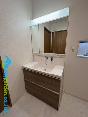 茅ヶ崎市香川4丁目　新築戸建　全3棟3号棟の独立洗面台|独立洗面台、朝の身支度には欠かせません