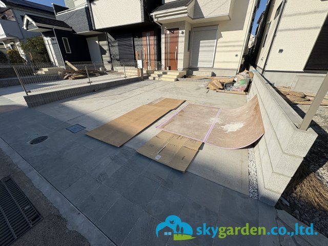 茅ヶ崎市香川4丁目　新築戸建　全3棟3号棟の駐車場|車種により並列２台駐車可能