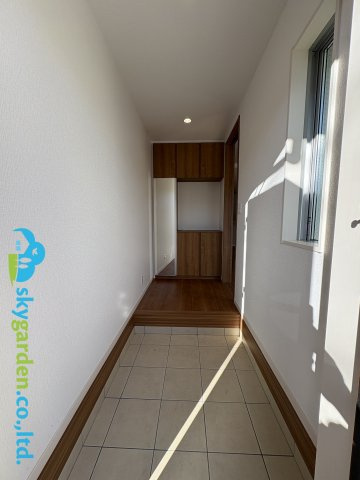 茅ヶ崎市香川4丁目　新築戸建　全3棟3号棟の玄関|きれいな玄関です