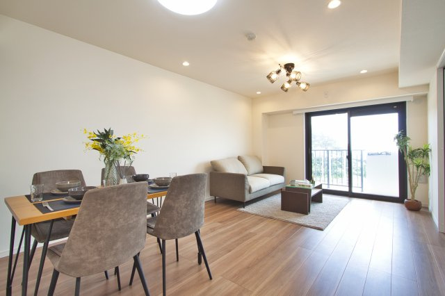 エス・バイ・エルマンション越谷の居間・リビング|リビング/施工例