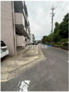 マンション忠徳の駐車場
